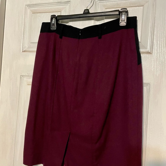 Etcetera maroon and navy skirt. - Picture 4 of 7